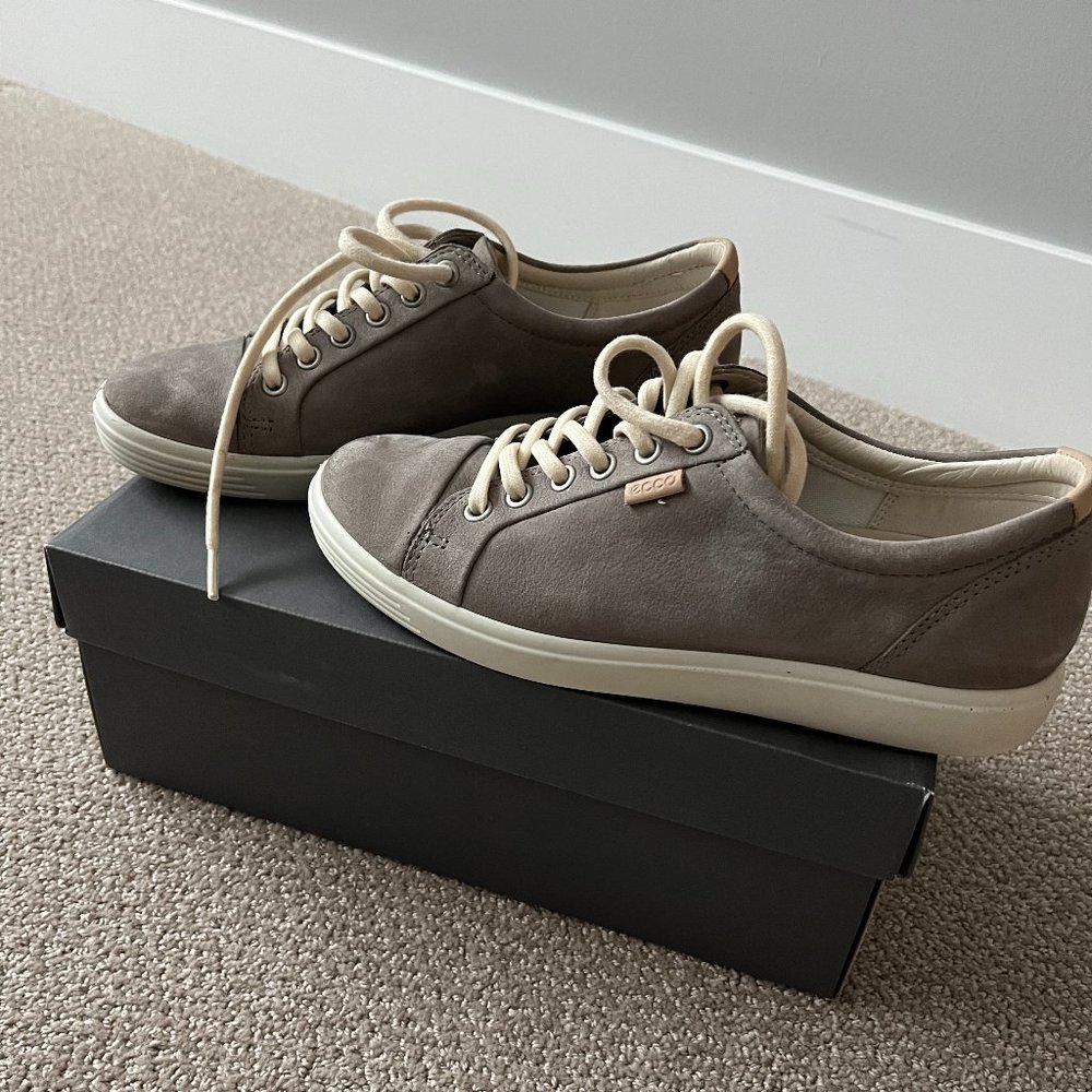 Like new  Ecco soft 7 grey  Low-Top Sneakers with Cream Laces